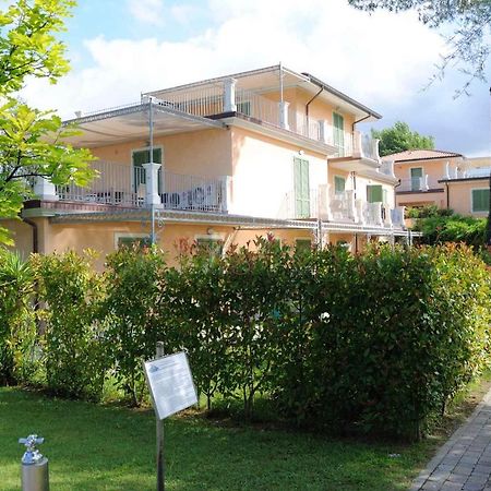 Apartment In Marina Di Massa - Toskana 24103 Zewnętrze zdjęcie