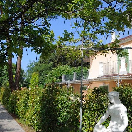 Apartment In Marina Di Massa - Toskana 24103 Zewnętrze zdjęcie