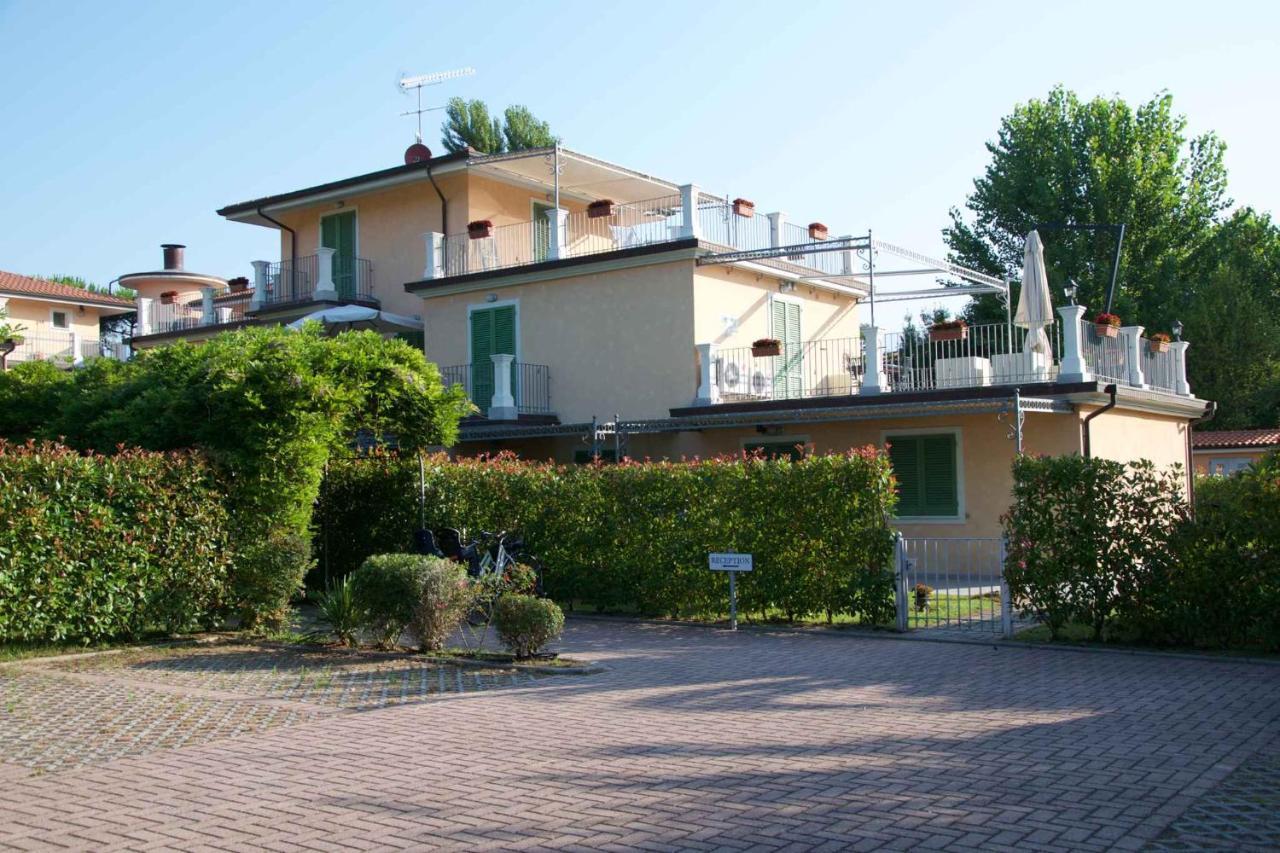 Apartment In Marina Di Massa - Toskana 24103 Zewnętrze zdjęcie